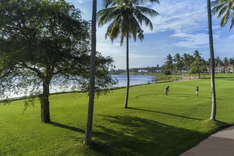 Shangri-La's Golf and Country Club 1494