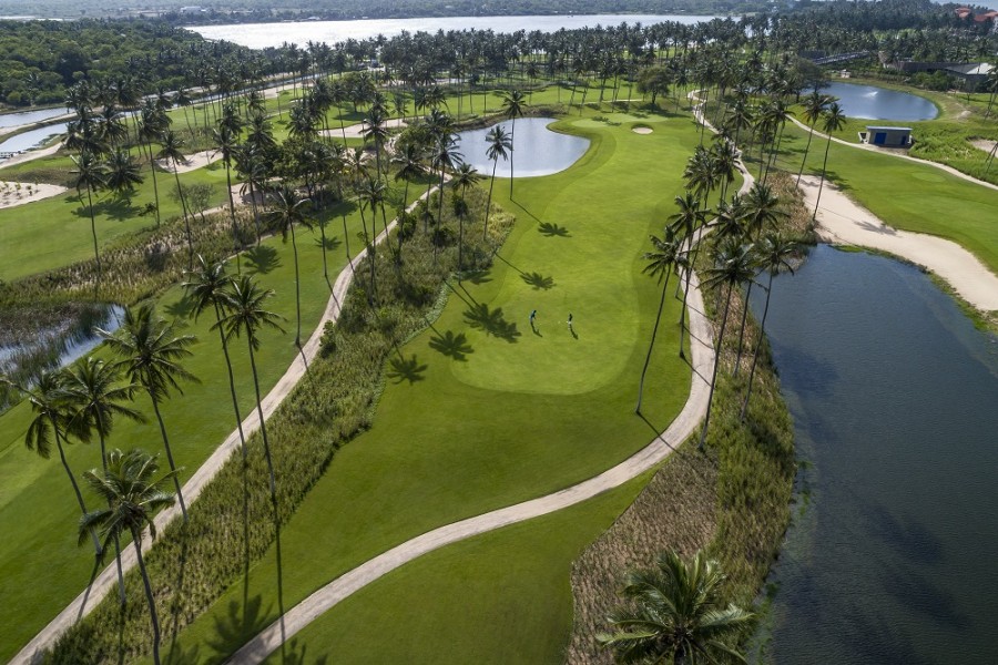 Shangri-La's Golf and Country Club 1498